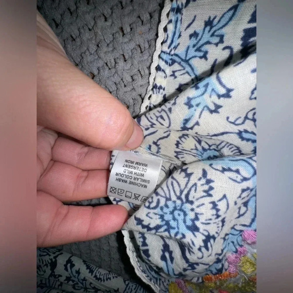 Love the Label Embroidered Puffy long Sleeved cropped shirt size XS - Picture 7 of 10